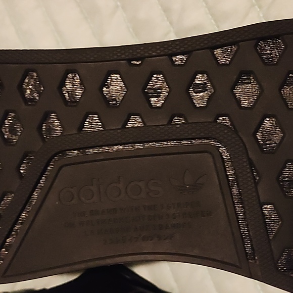 Men's 13. Adidas NMD R1 V2 BLK/WHITE - Picture 5 of 8